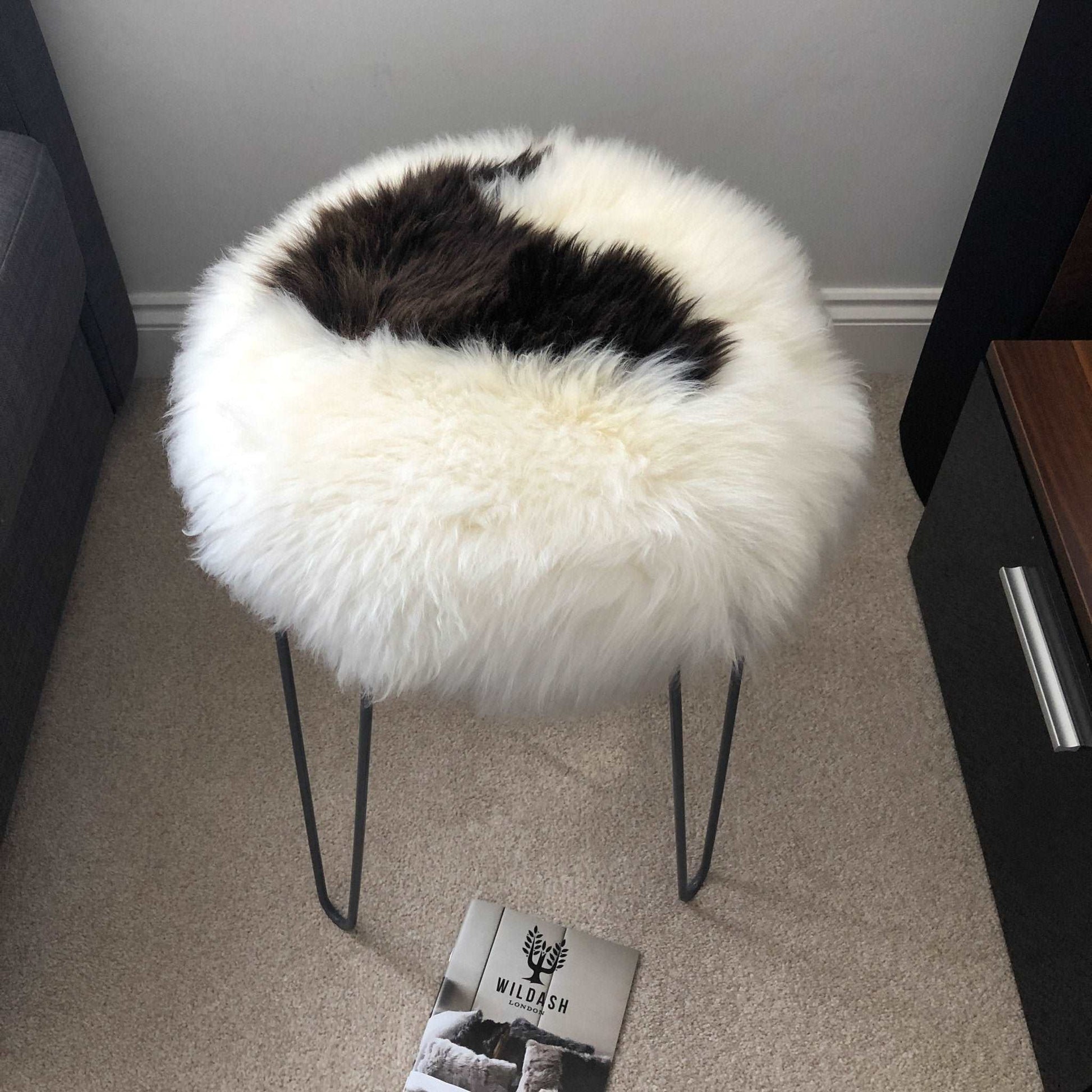 100% Genuine Real Sheepskin Seat Pad British Roundie 35cm White / Dark Browns - ScentiMelti Home Fragrance, Beauty & Gifts UK