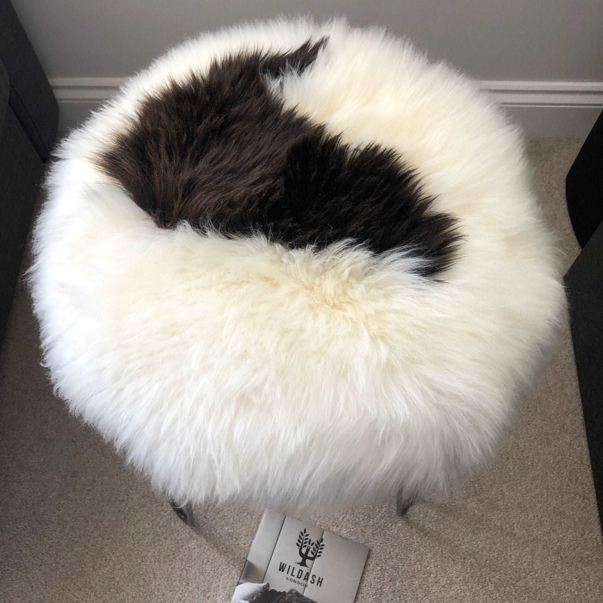 100% Genuine Real Sheepskin Seat Pad British Roundie 35cm White / Dark Browns - ScentiMelti Home Fragrance, Beauty & Gifts UK