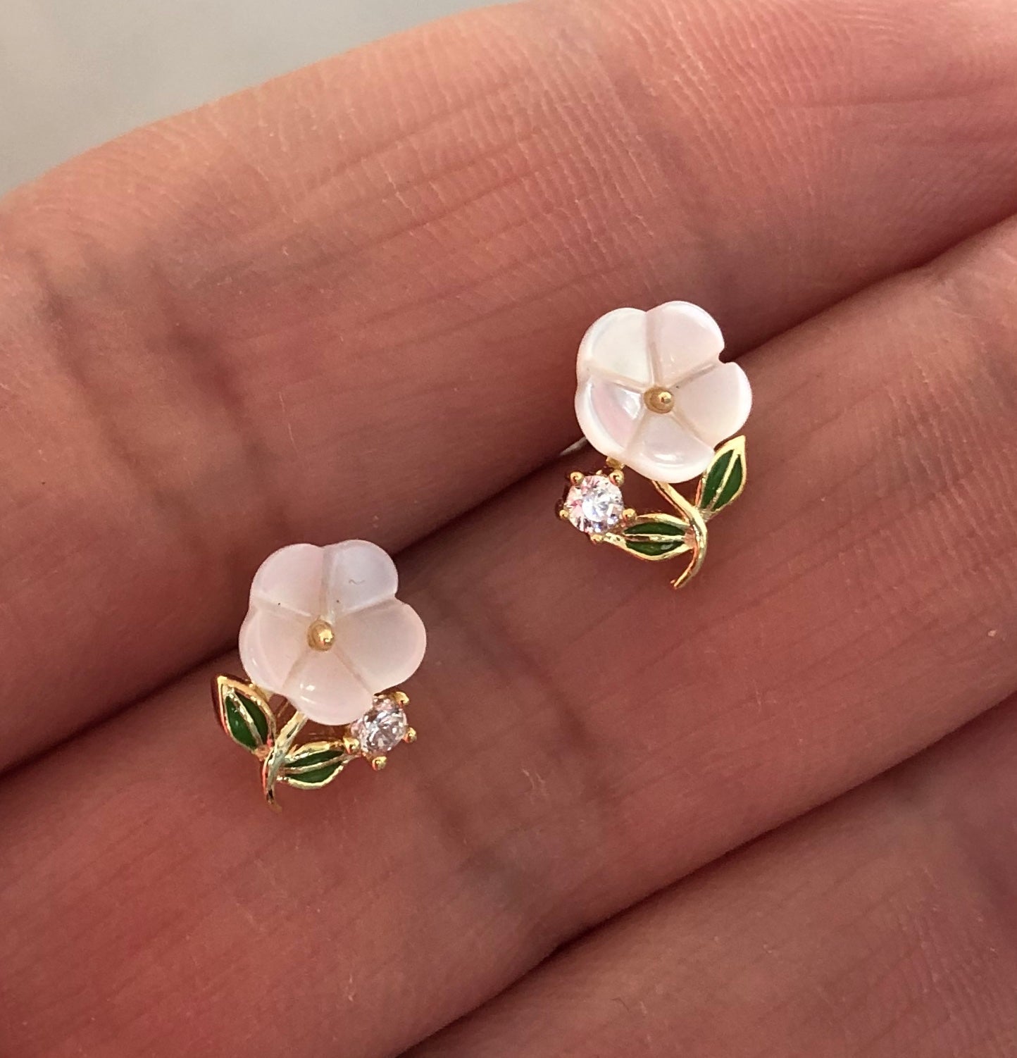 Studs with Spring flowers Essyn London ScentiMelti Wax Melts