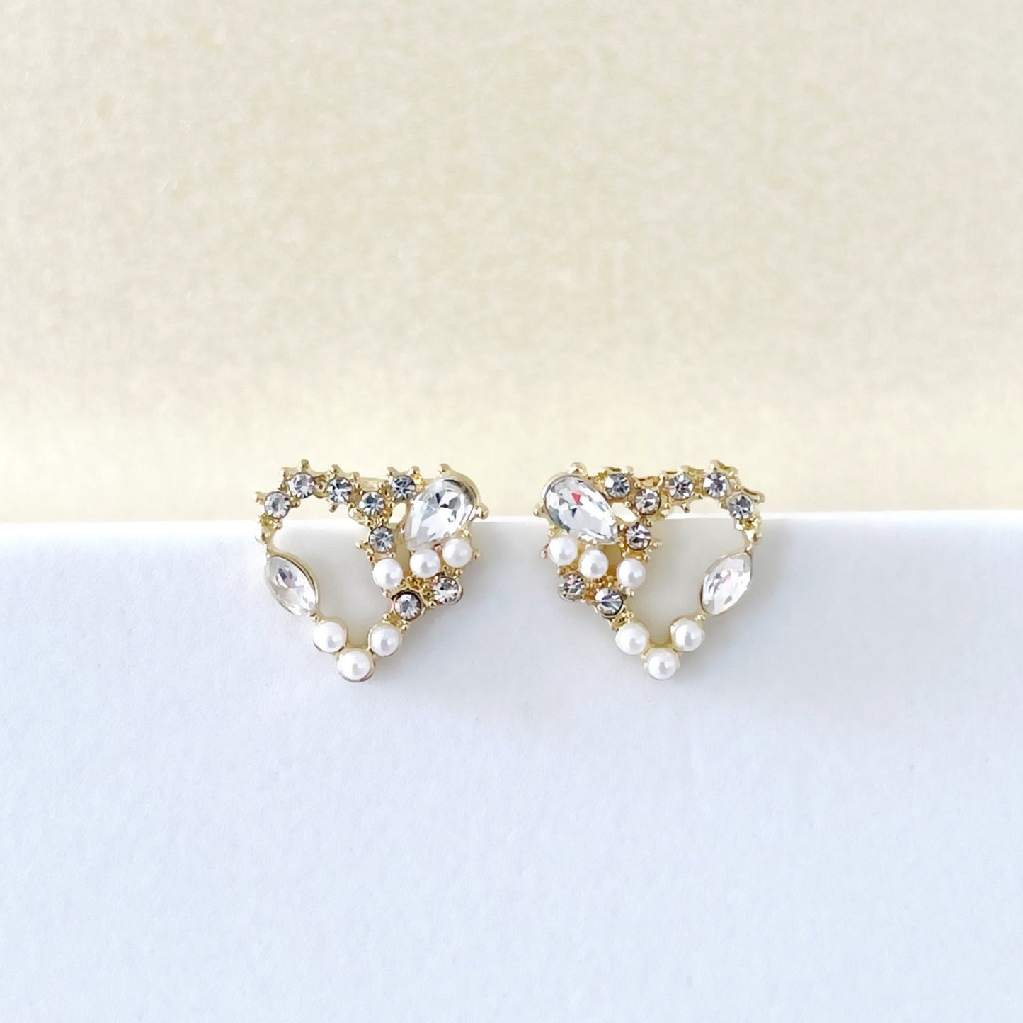 Ariana Jewelled Wreath Heart Studs LUXE TONES ScentiMelti Wax Melts