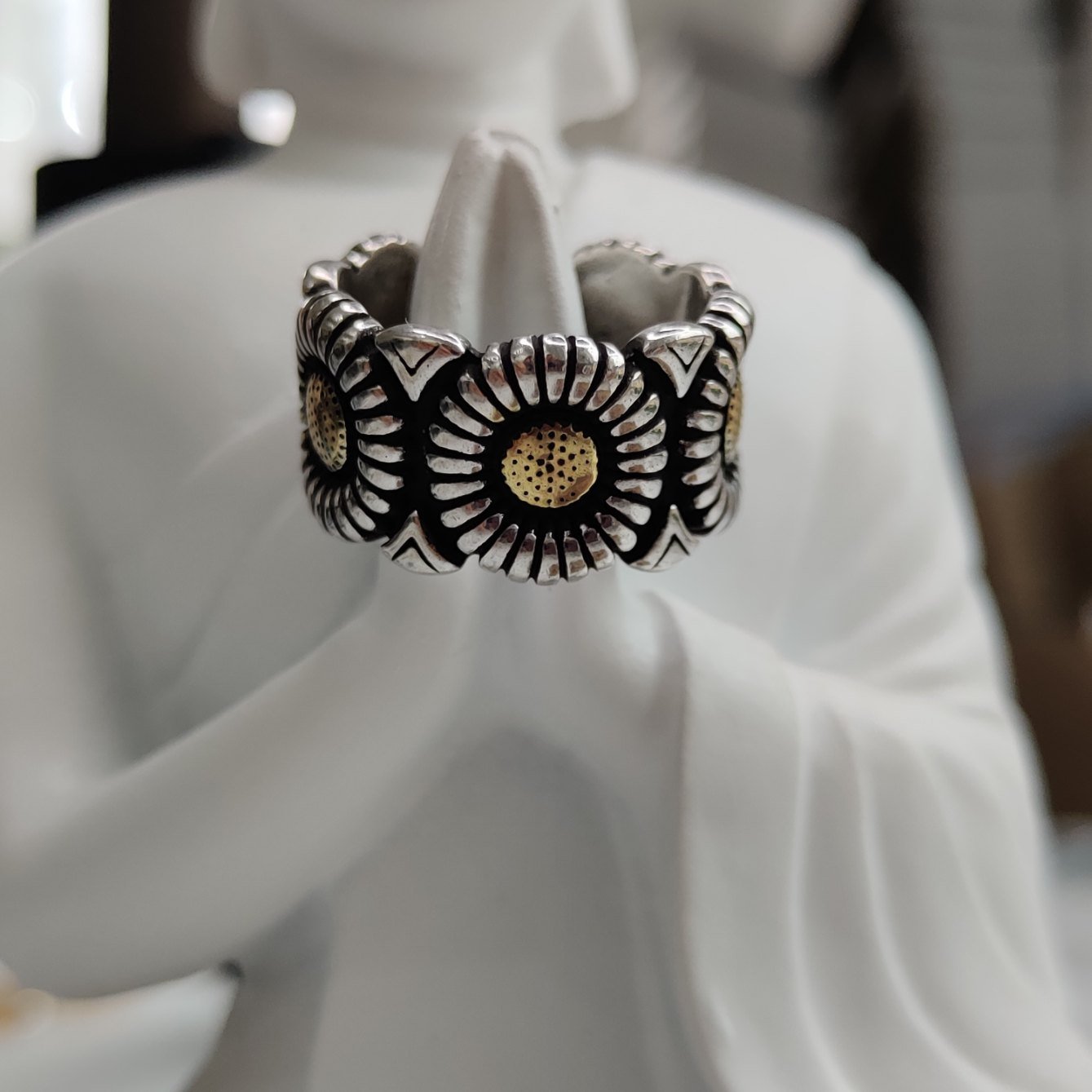 Silver Plated Vintage Sun Flower Daisy Wide Cuff Band Ring - ScentiMelti Home Fragrance, Beauty & Gifts UK