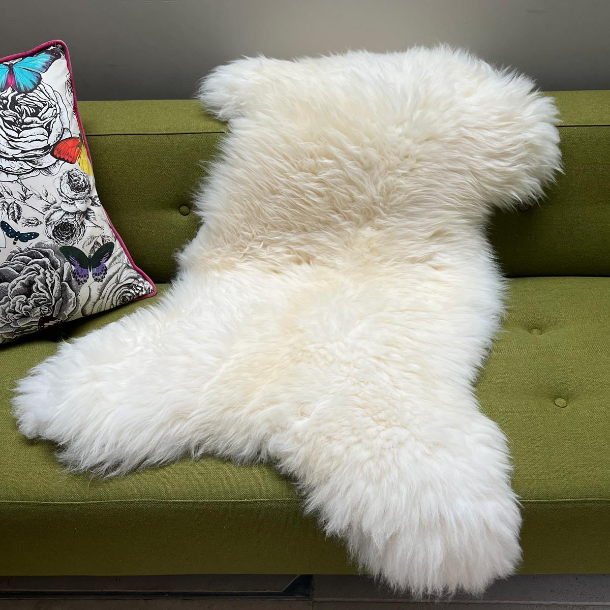 British White Sheepskin Rug Sustainable & Eco-tanned | Large Wildash London ScentiMelti Wax Melts