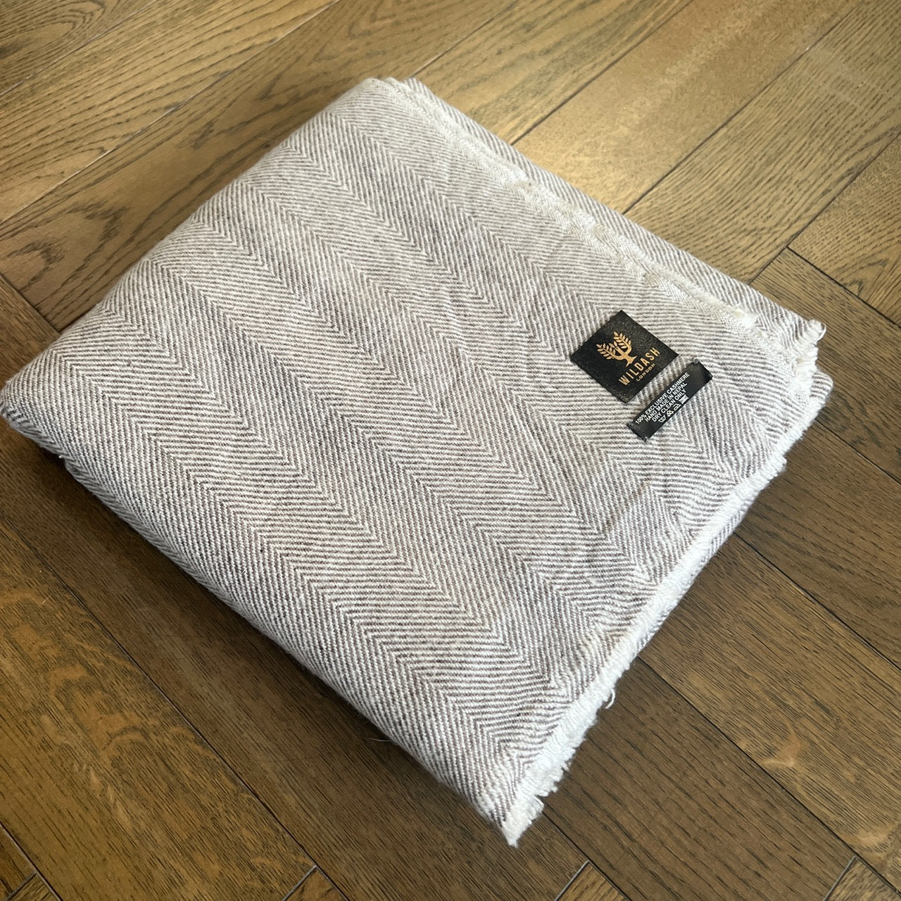 XL Super Soft Grey-Brown Herringbone Cashmere Throw | 125 cm x 250 cm - ScentiMelti Home Fragrance, Beauty & Gifts UK