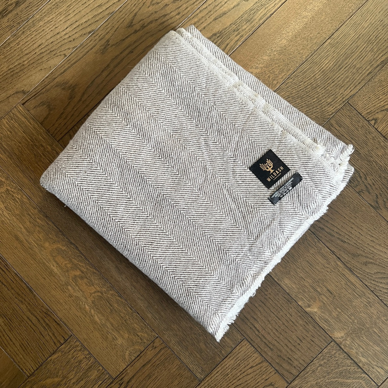 XL Super Soft Grey-Brown Herringbone Cashmere Throw | 125 cm x 250 cm - ScentiMelti Home Fragrance, Beauty & Gifts UK