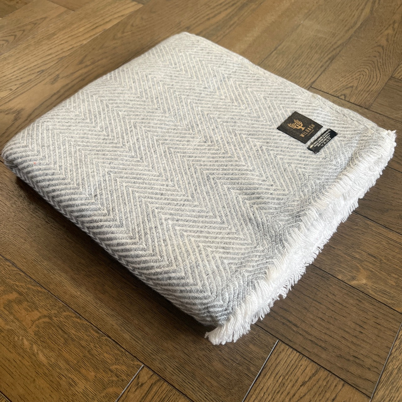 100% Cashmere Blanket | Silver Grey Chevron | XL 125cm x 250cm - ScentiMelti Home Fragrance, Beauty & Gifts UK