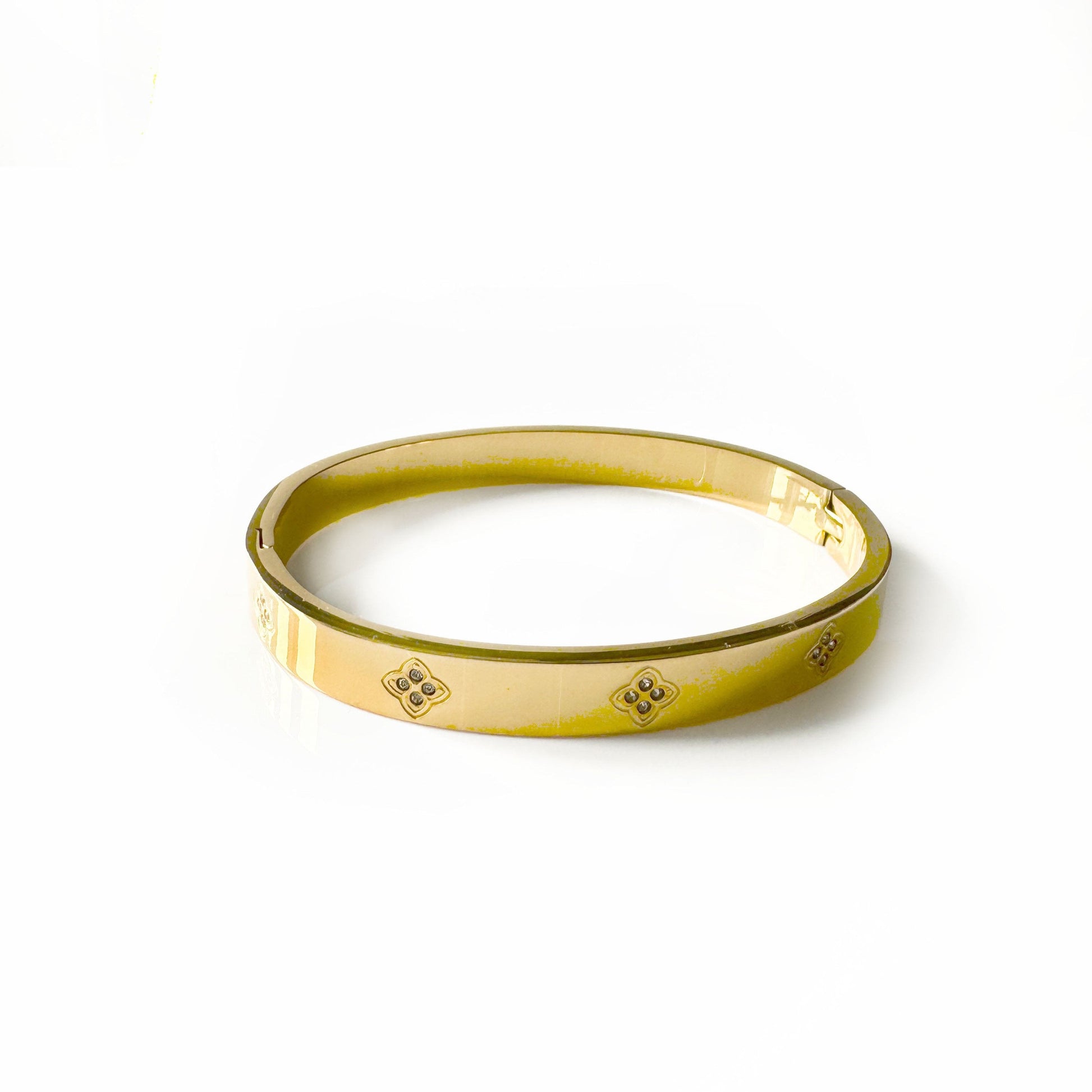 Avana Luxe 18k Gold Plated Clover Bangle - ScentiMelti Home Fragrance, Beauty & Gifts UK