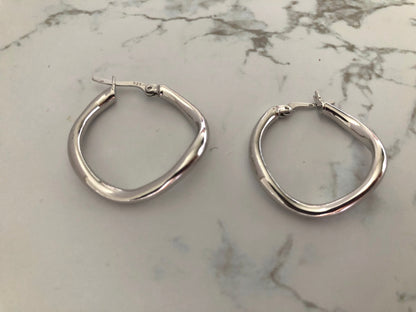 Wavy hoops - Silver Essyn London ScentiMelti Wax Melts