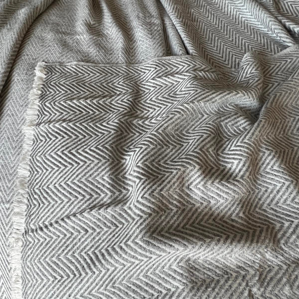 100% Cashmere Blanket | Silver Grey Chevron | XL 125cm x 250cm - ScentiMelti Home Fragrance, Beauty & Gifts UK