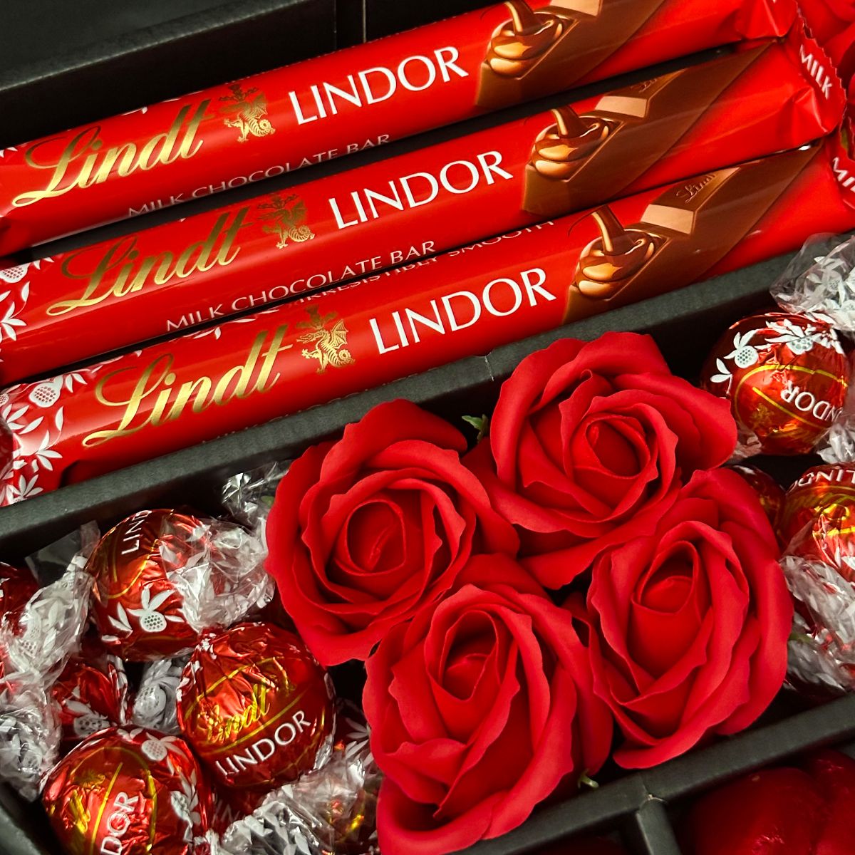 Lindt Lindor Signature Chocolate Bouquet With Red Roses