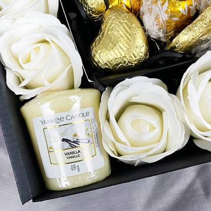 Yankee Candle Ultimate Gift Hamper With Ivory Roses - ScentiMelti  Yankee Candle Ultimate Gift Hamper With Ivory Roses