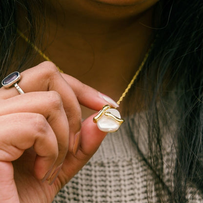 Two Hands Love Hugging White Stone Square Pearl Pendant Necklace - ScentiMelti Home Fragrance, Beauty & Gifts UK