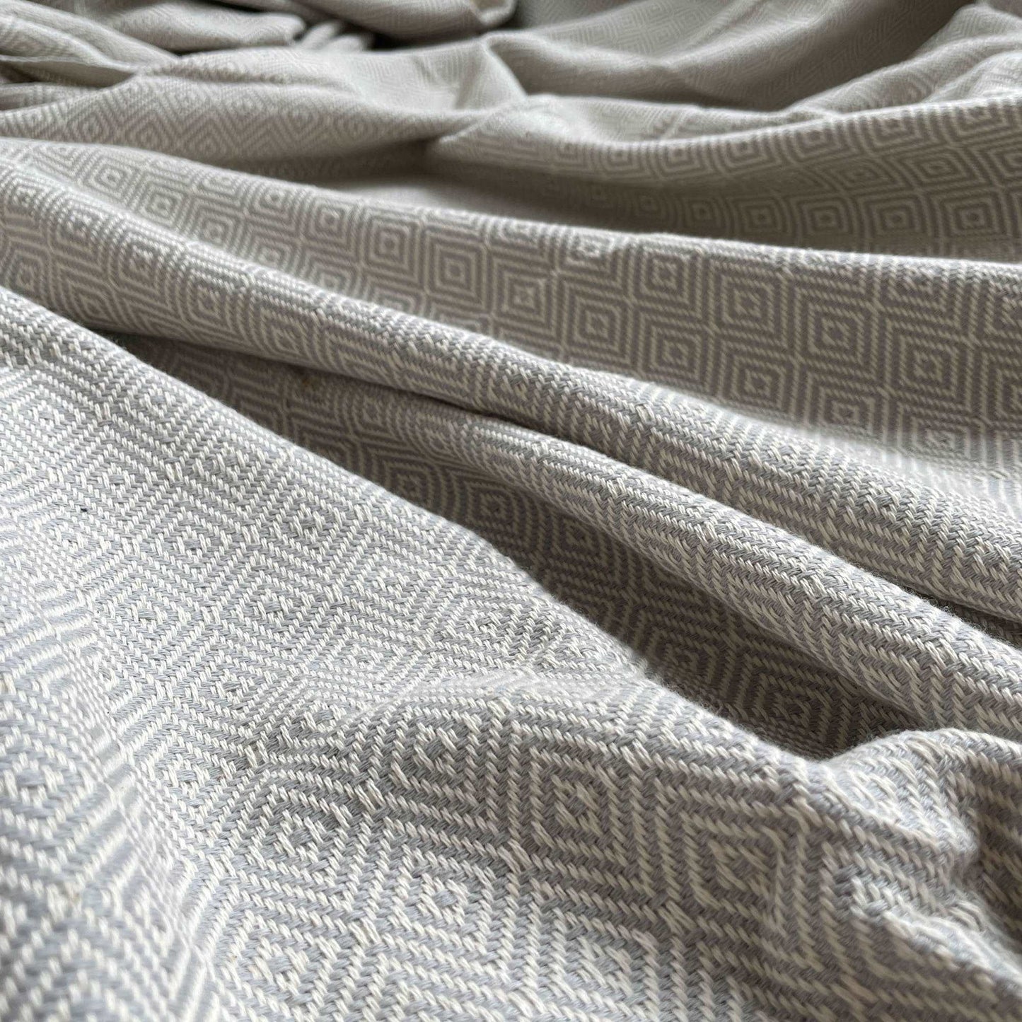 Alicia King Size Bed Throw XL | Soft Grey Wildash London ScentiMelti Wax Melts