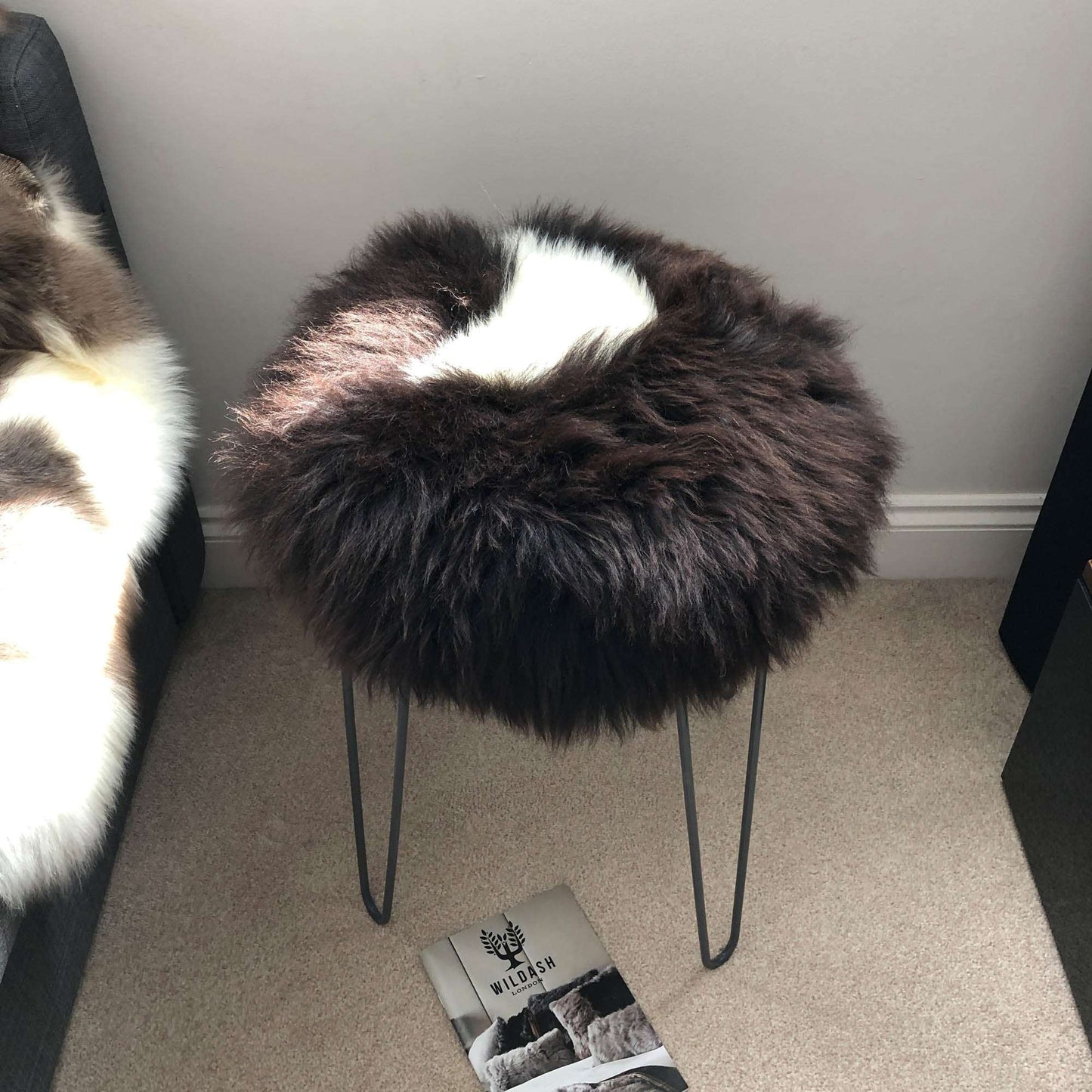 British Sheepskin Roundie Natural Brown with White Cream Ivory Feature ::: Seat Cover 35cm - ScentiMelti Home Fragrance, Beauty & Gifts UK