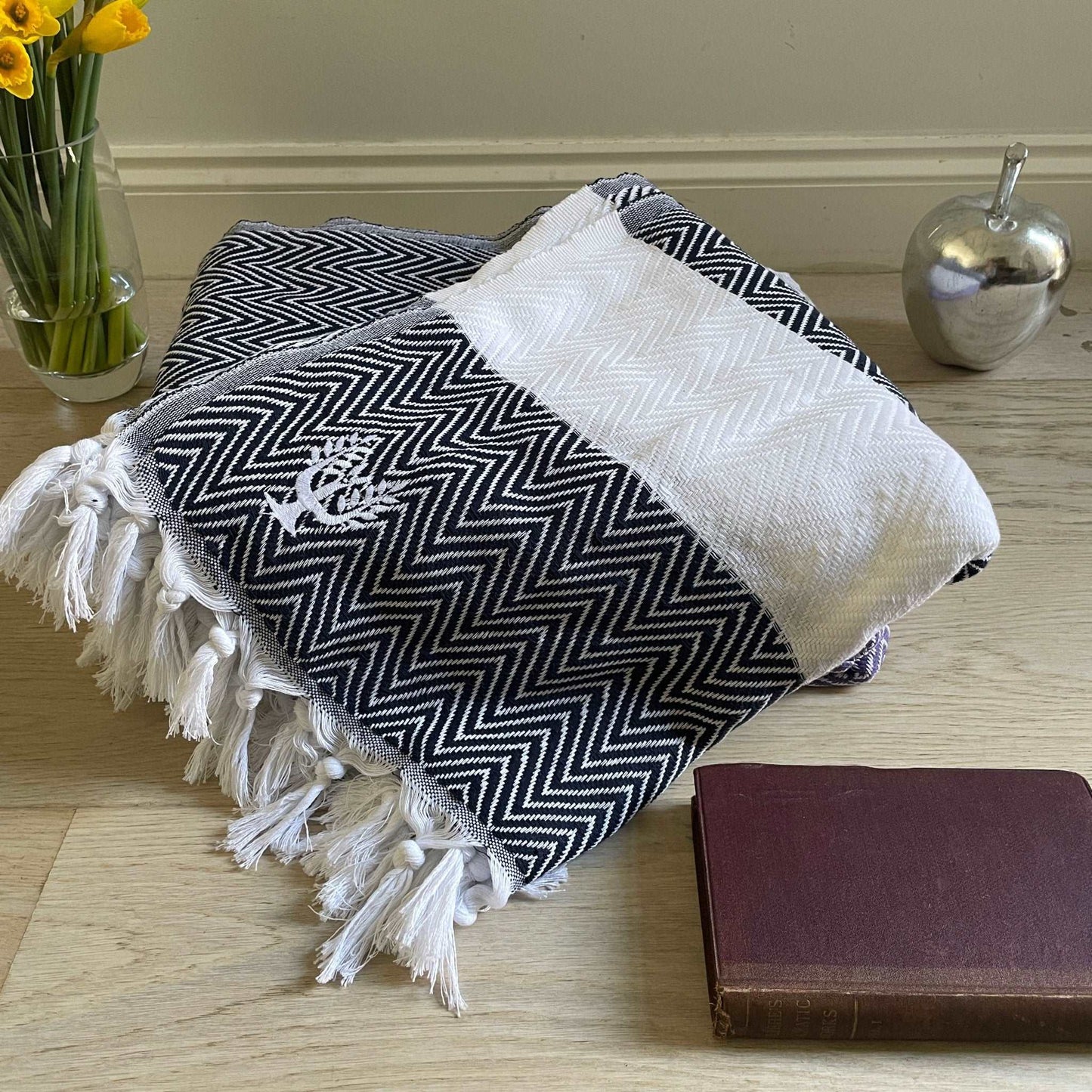 Chevron Organic Cotton Handloomed Throw - Navy Wildash London ScentiMelti Wax Melts