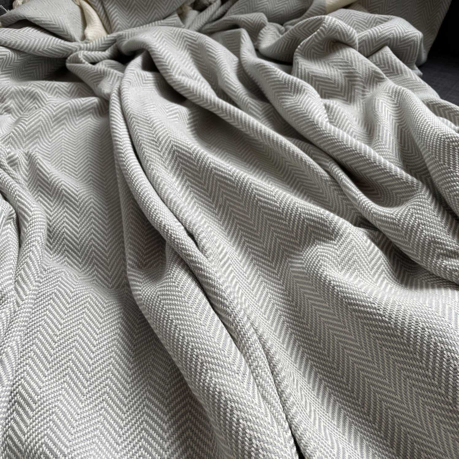 Harrington Bed Throw XL 200cm x 240cm | Soft Grey Wildash London ScentiMelti Wax Melts