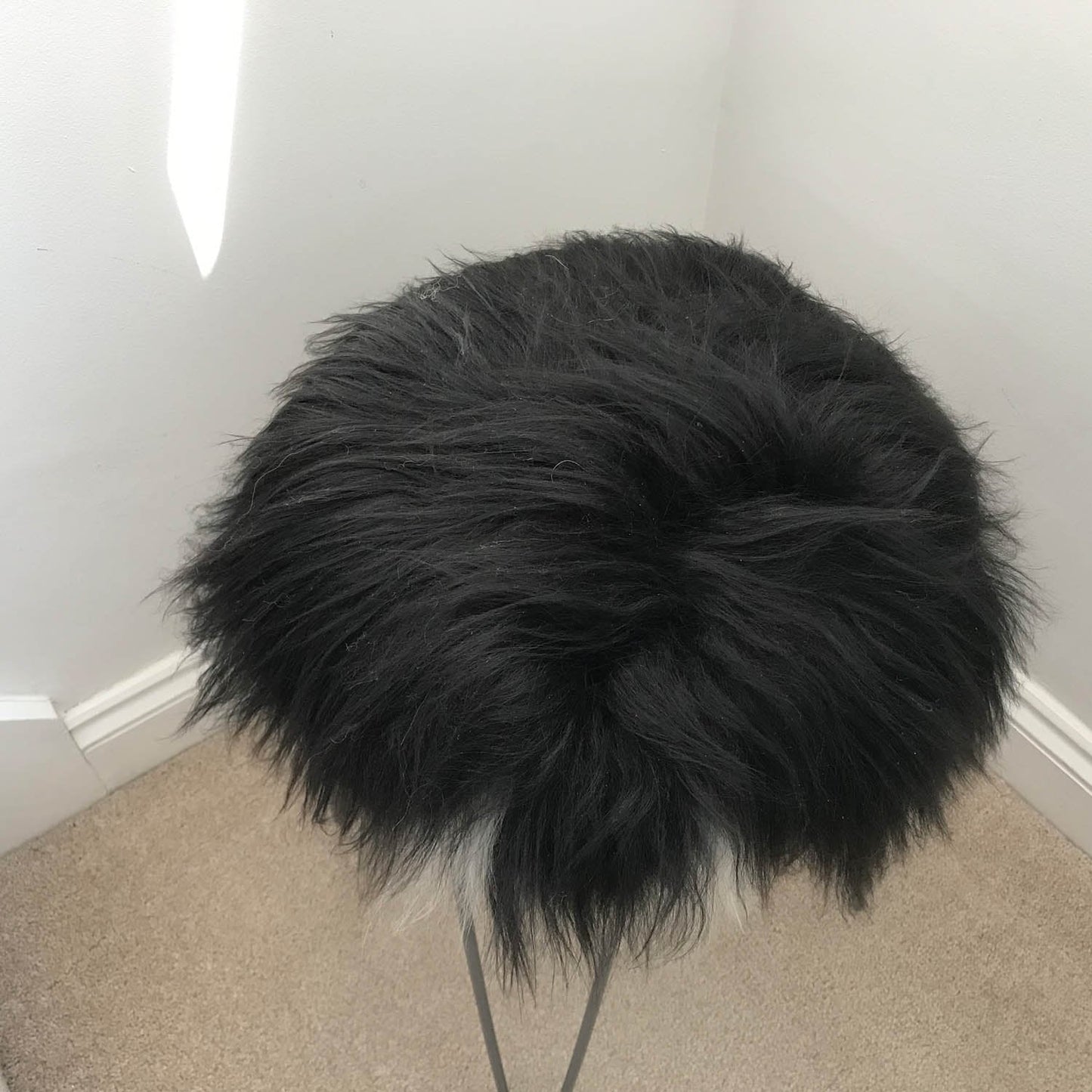 Icelandic Sheepskin Roundie Seat Cover Natural Black and White 35cm Wildash London ScentiMelti Wax Melts