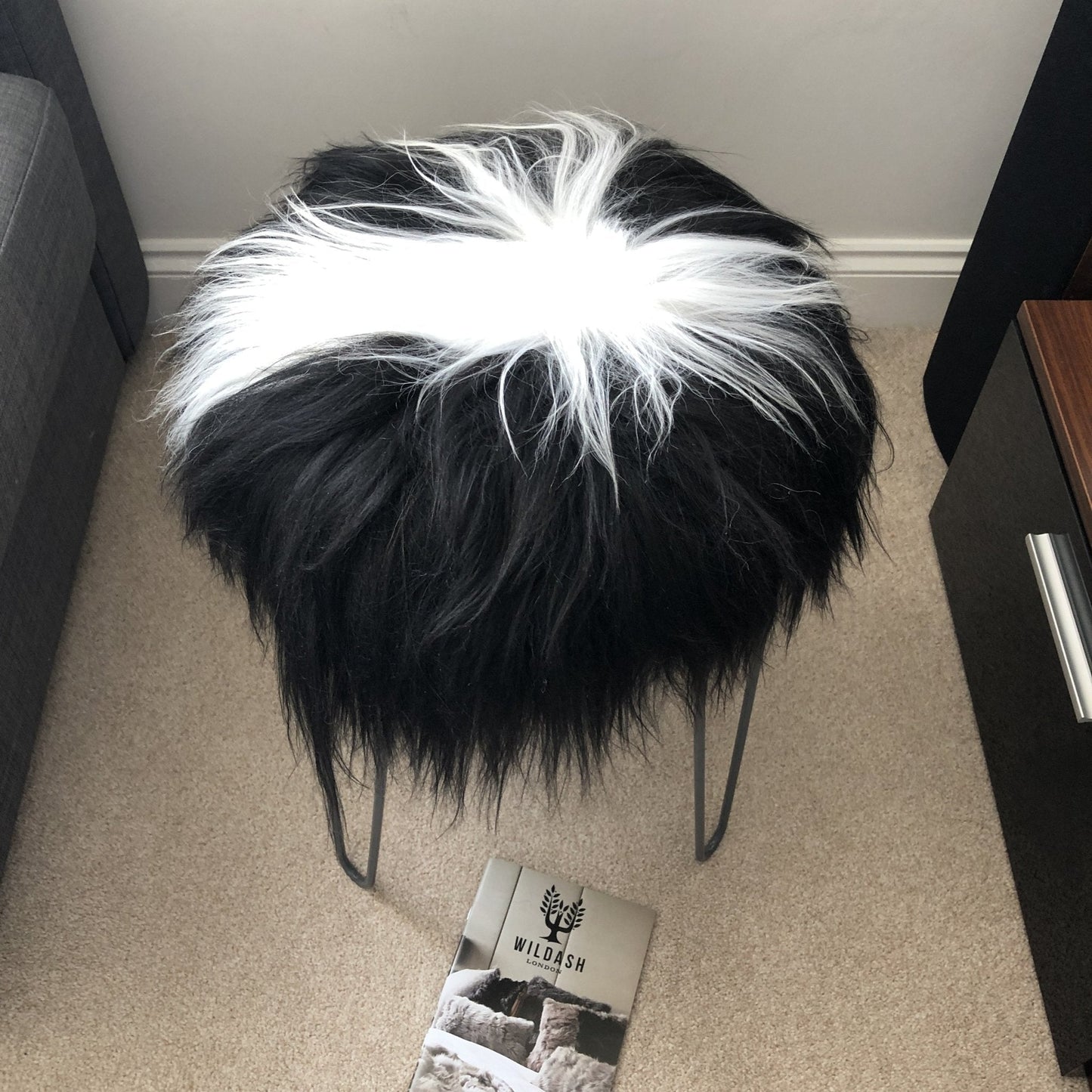 Icelandic Sheepskin Roundie Seat Cover Natural Black and White 35cm Wildash London ScentiMelti Wax Melts