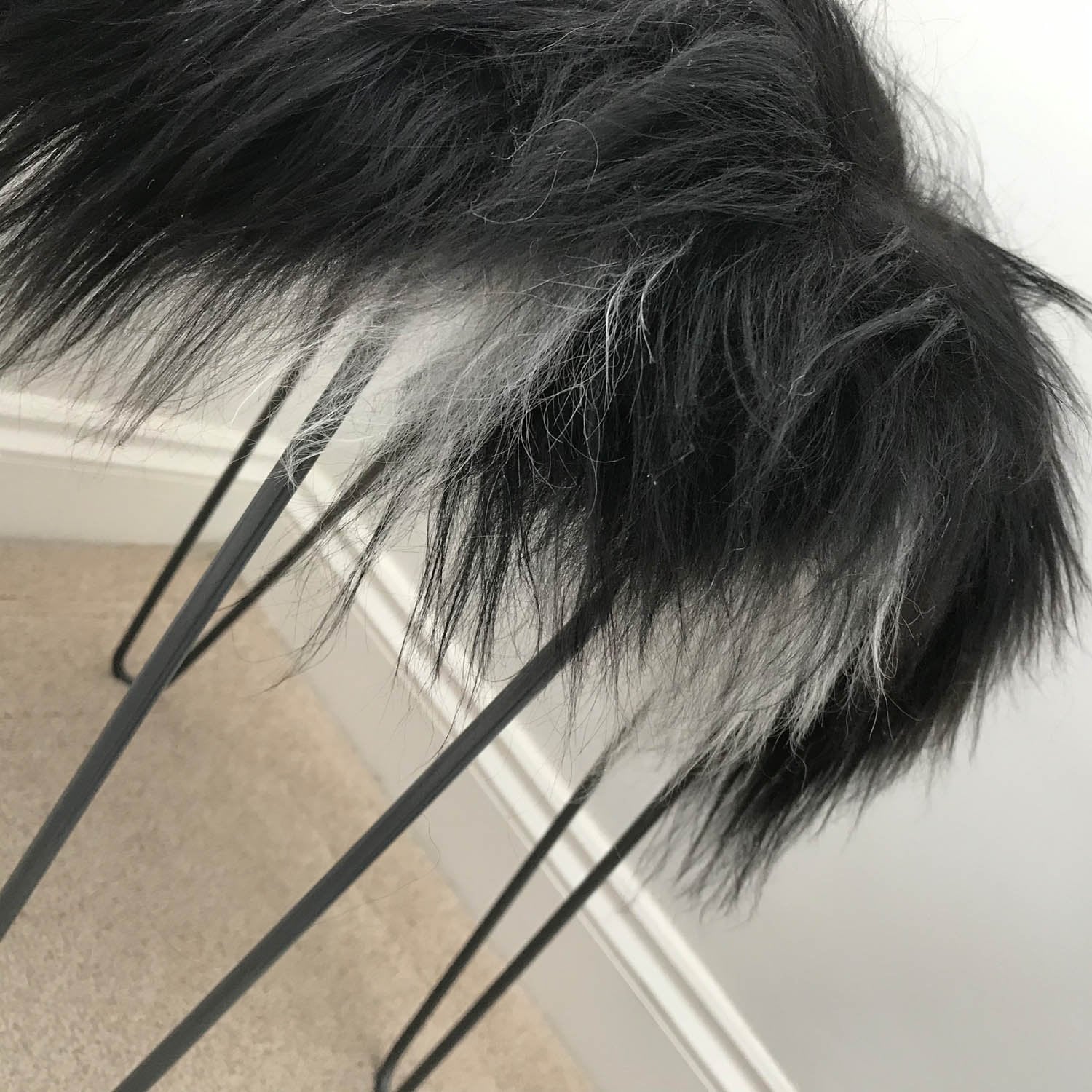 Icelandic Sheepskin Roundie Seat Cover Natural Black and White 35cm Wildash London ScentiMelti Wax Melts