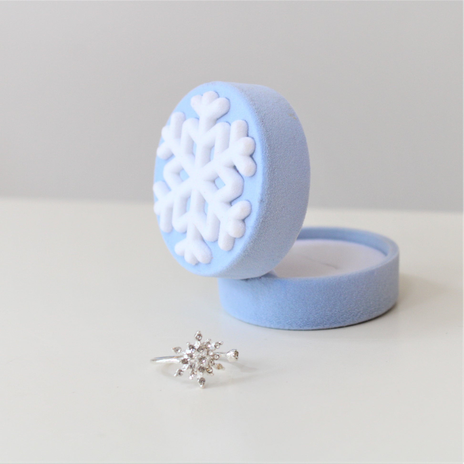 Snowflake Ring In  Ring Gift Box - ScentiMelti Home Fragrance, Beauty & Gifts UK