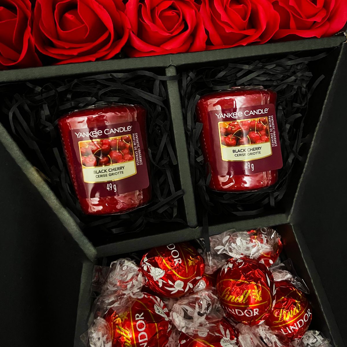 Lindt Lindor & Yankee Candle Signature Chocolate Bouquet With Red Roses