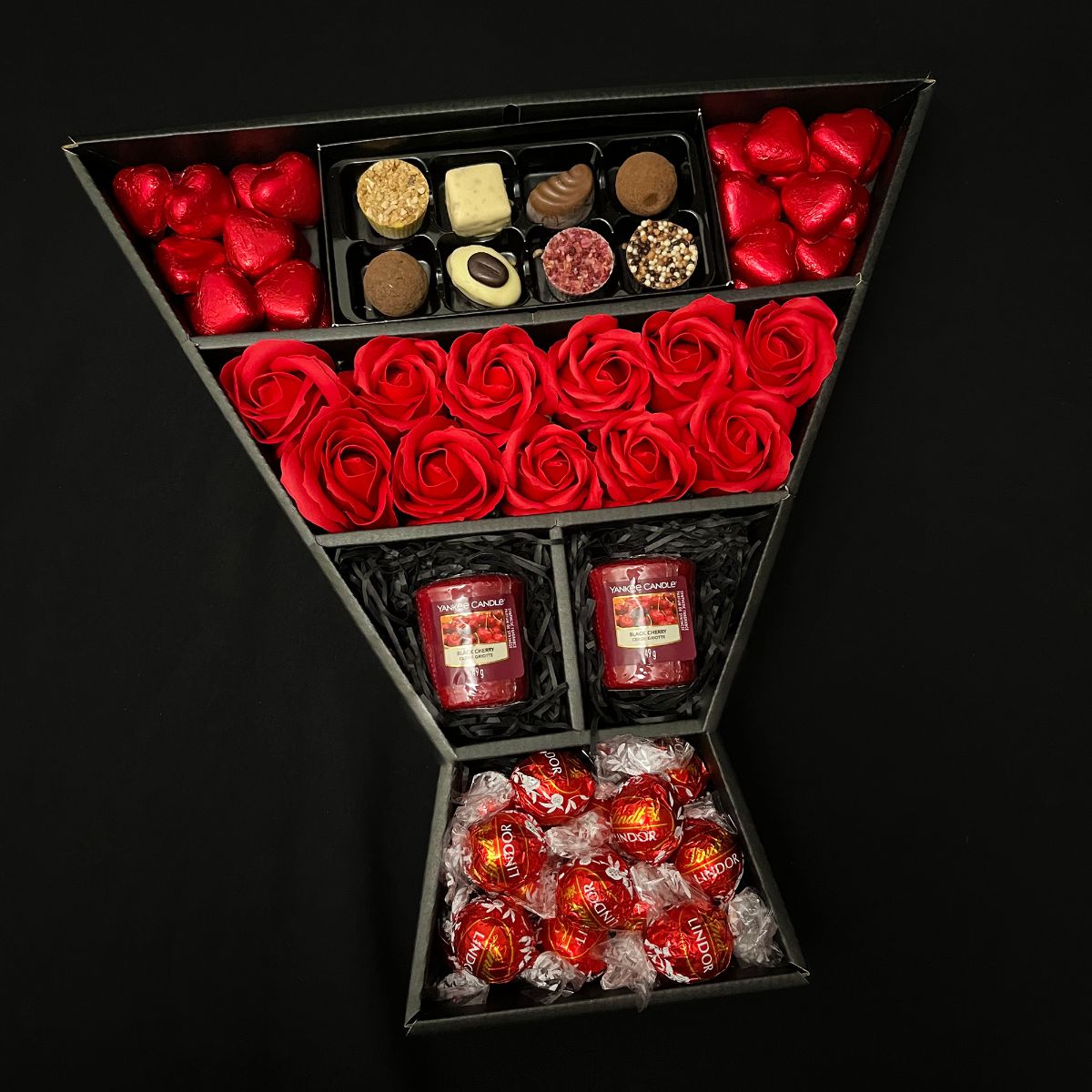 Lindt Lindor & Yankee Candle Signature Chocolate Bouquet With Red Roses
