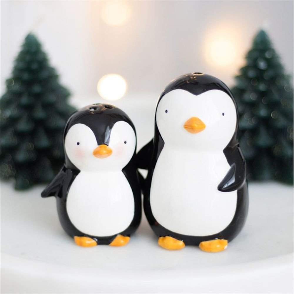 Hugging Penguins Salt and Pepper Shakers - ScentiMelti  Hugging Penguins Salt and Pepper Shakers